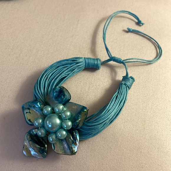 NWOT - Turquoise Choker Floral Shell Pearl Necklace & Adjustable Cord Bracelet - Picture 6 of 8